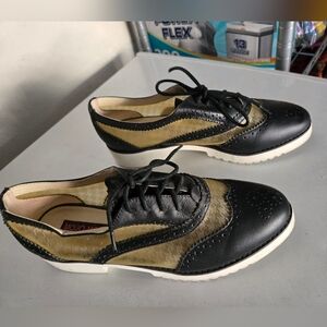 White and clear wingtippes lace up loafers size 7